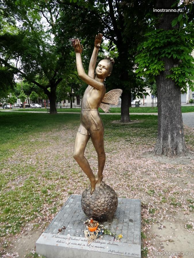скульптура - балерина в Братиславе