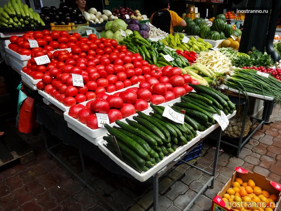 овощи на рынке в Болгарии