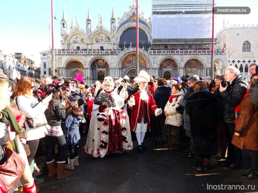 парад на площади Сан Марко в Венеции