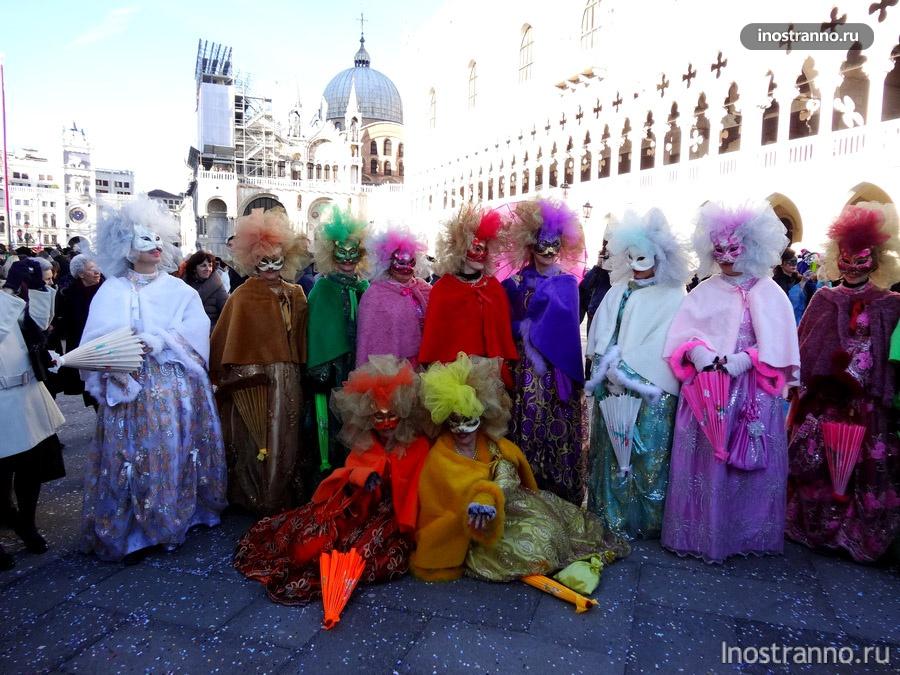 карнавальные костюмы на карнавале в Венеции