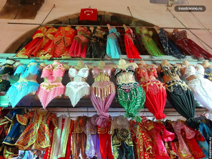Товары из турции. Турецкий рынок одежды. Турецкие вещи на рынках. Турция рынок одежды. Турецкие вещи из Турции.