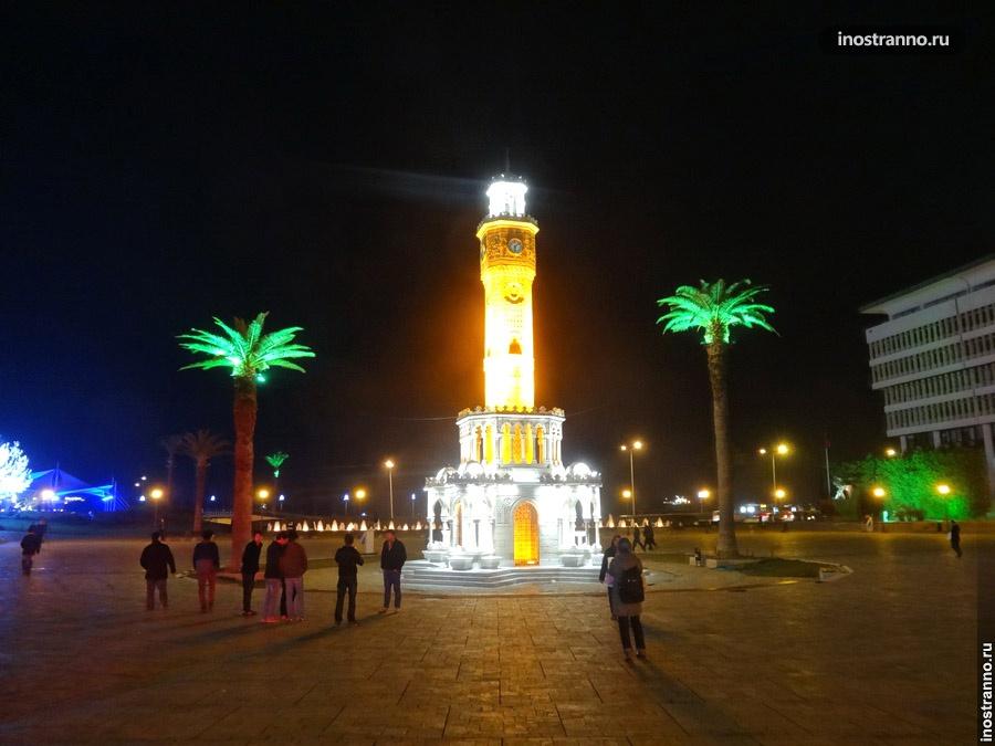 Ночная подсветка пальм в Измире