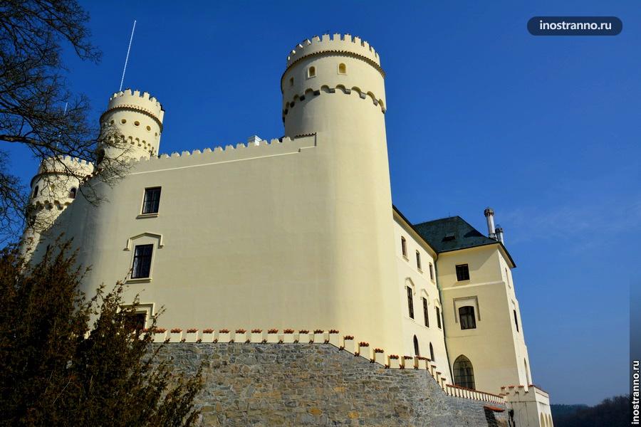Замок Орлик фото
