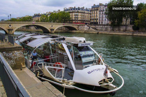 Прогулка на кораблике Batobus по Сене в Париже