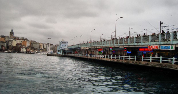 Самое рыбное место Стамбула — Галатский мост