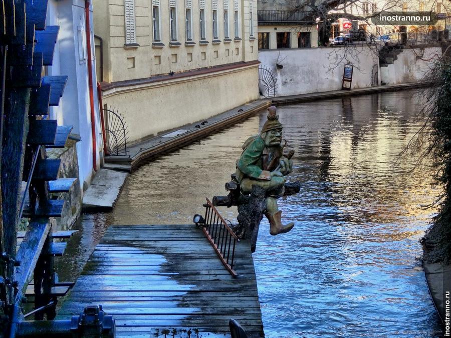 Водяной скульптура в Праге