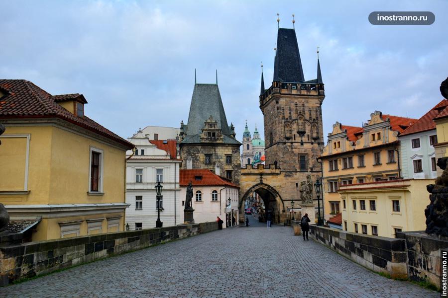 Башня в Праге у Карлова моста