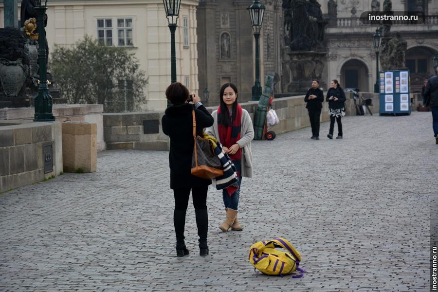 Азиатские туристы в Праге