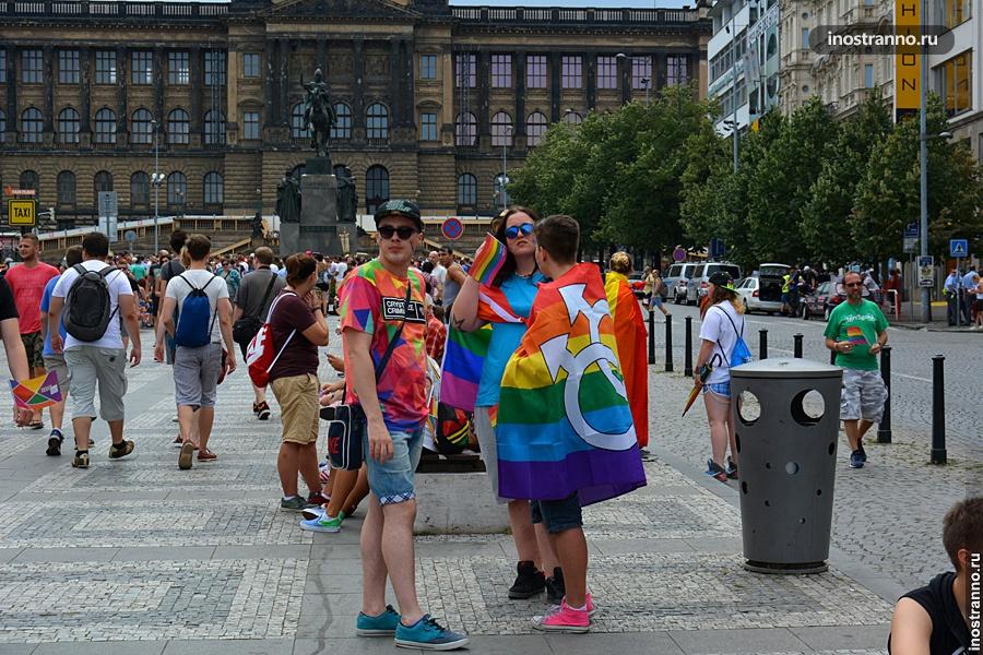 Радуга на Гей-параде в Праге