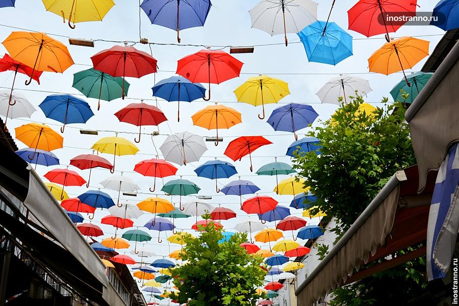 Улица с зонтиками в Анталии