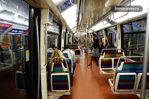 Современный вагон метро в Париже