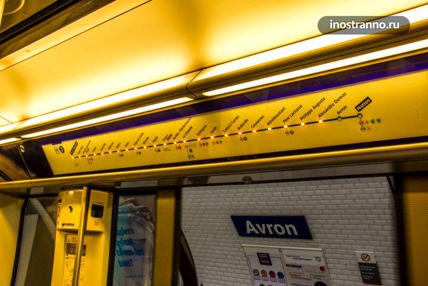 Индикация станций в метро Парижа
