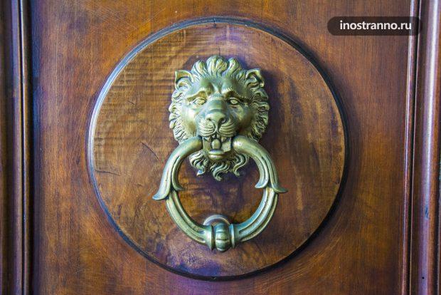 Дверная ручка лев в Риме