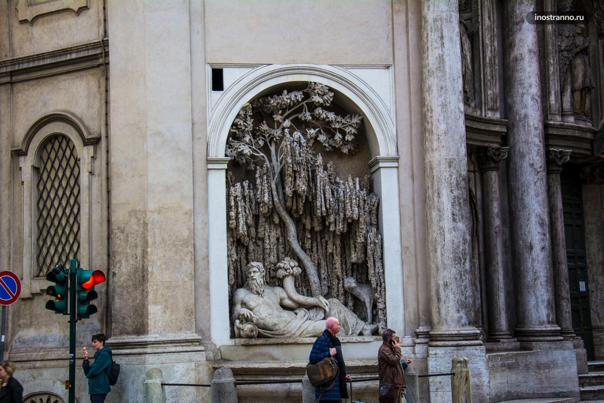 Четыре фонтана на перекрестке в Риме