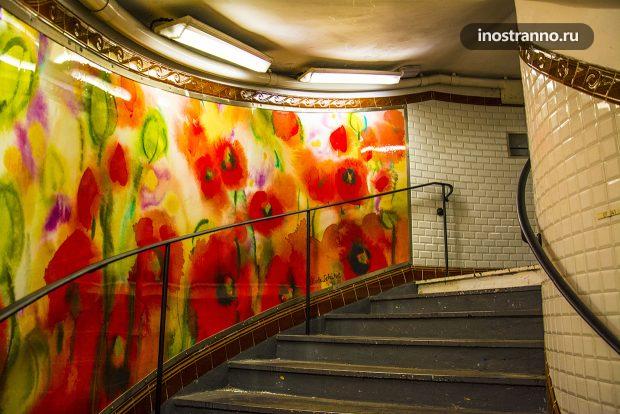 Париж станция метро на Монмартре Abbesses 