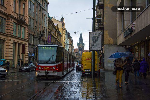 Пражский трамвай во время дождя