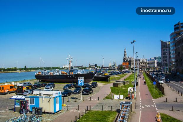 Морской порт в Антверпене