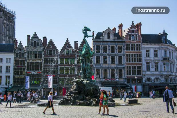 Площадь Гроте-Маркт в Антверпене