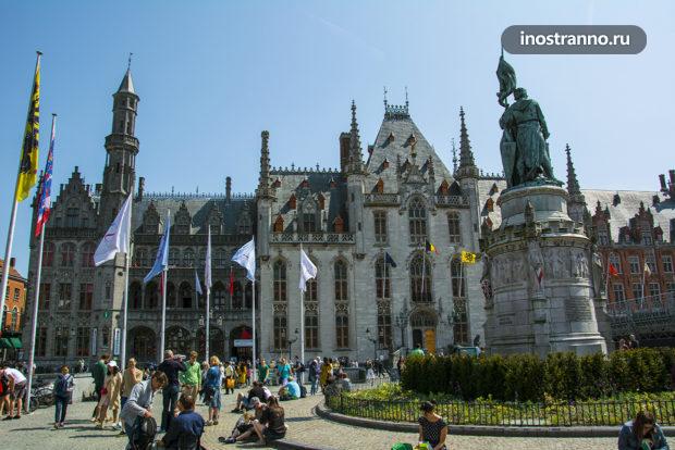 Неоготическое Здание Суда Провинции Западной Фландрии в Брюгге