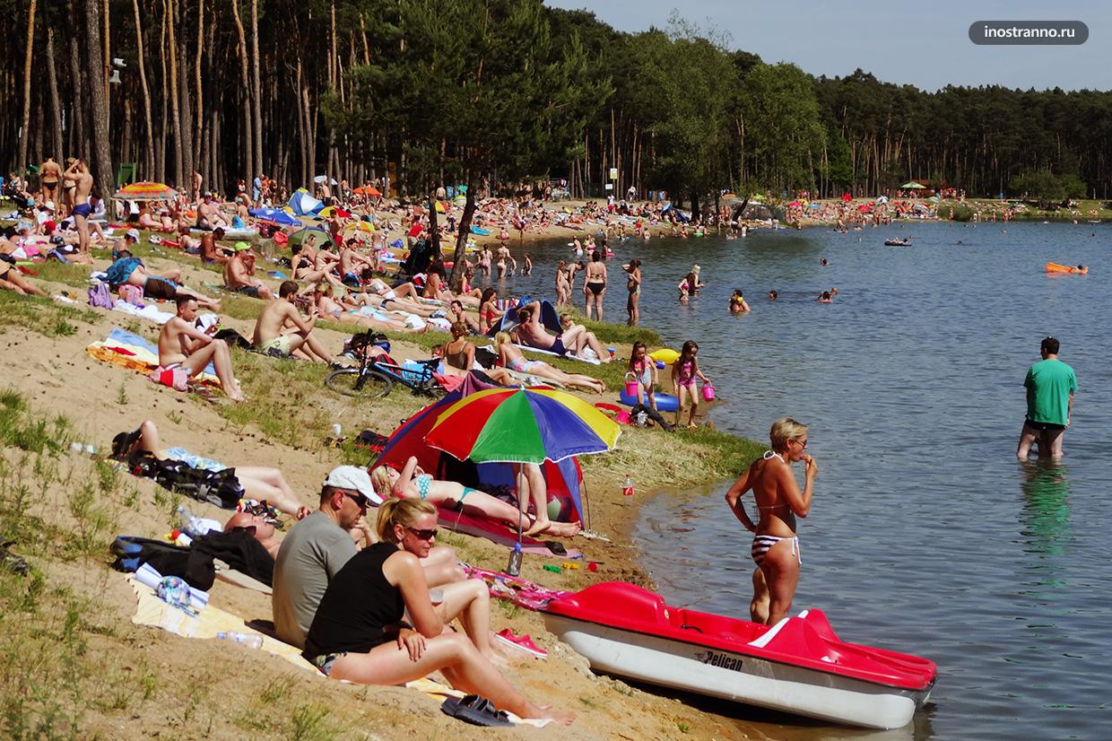 Озеро в Праге где можно покупаться и загорать