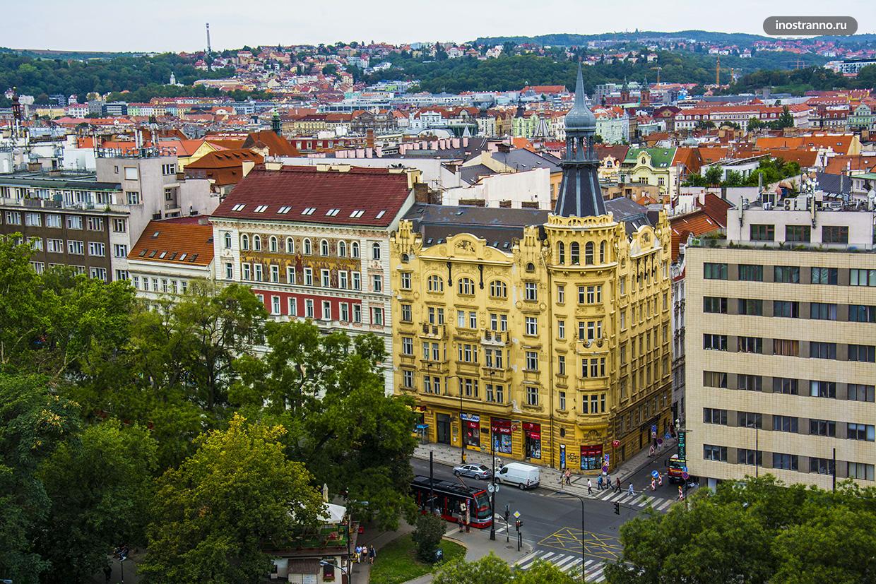Красивое здание в Праге