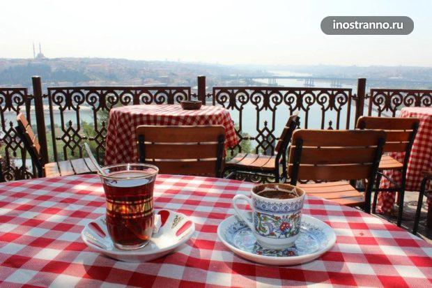 Нетуристическое кафе с Стамбуле со смотровой площадкой