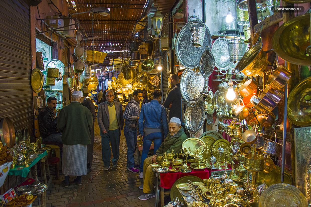 Лампы на рынке Марокко