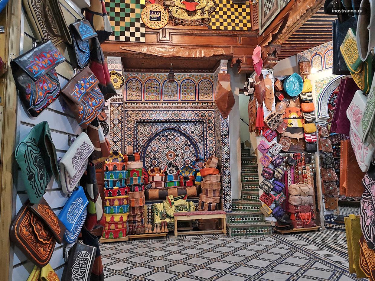 Кожаные сумки на рынке в Марокко и Фесе