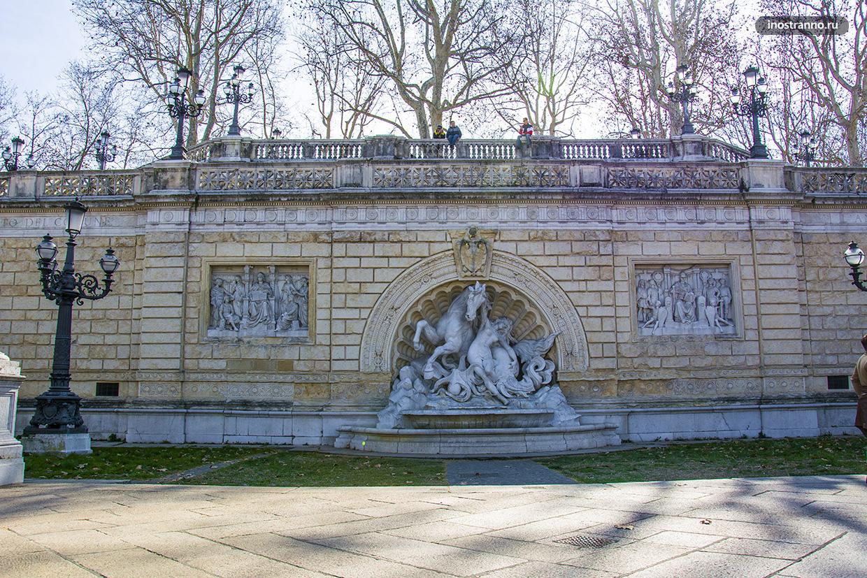Сады Монтаньола в Болонье и красивая скульптура