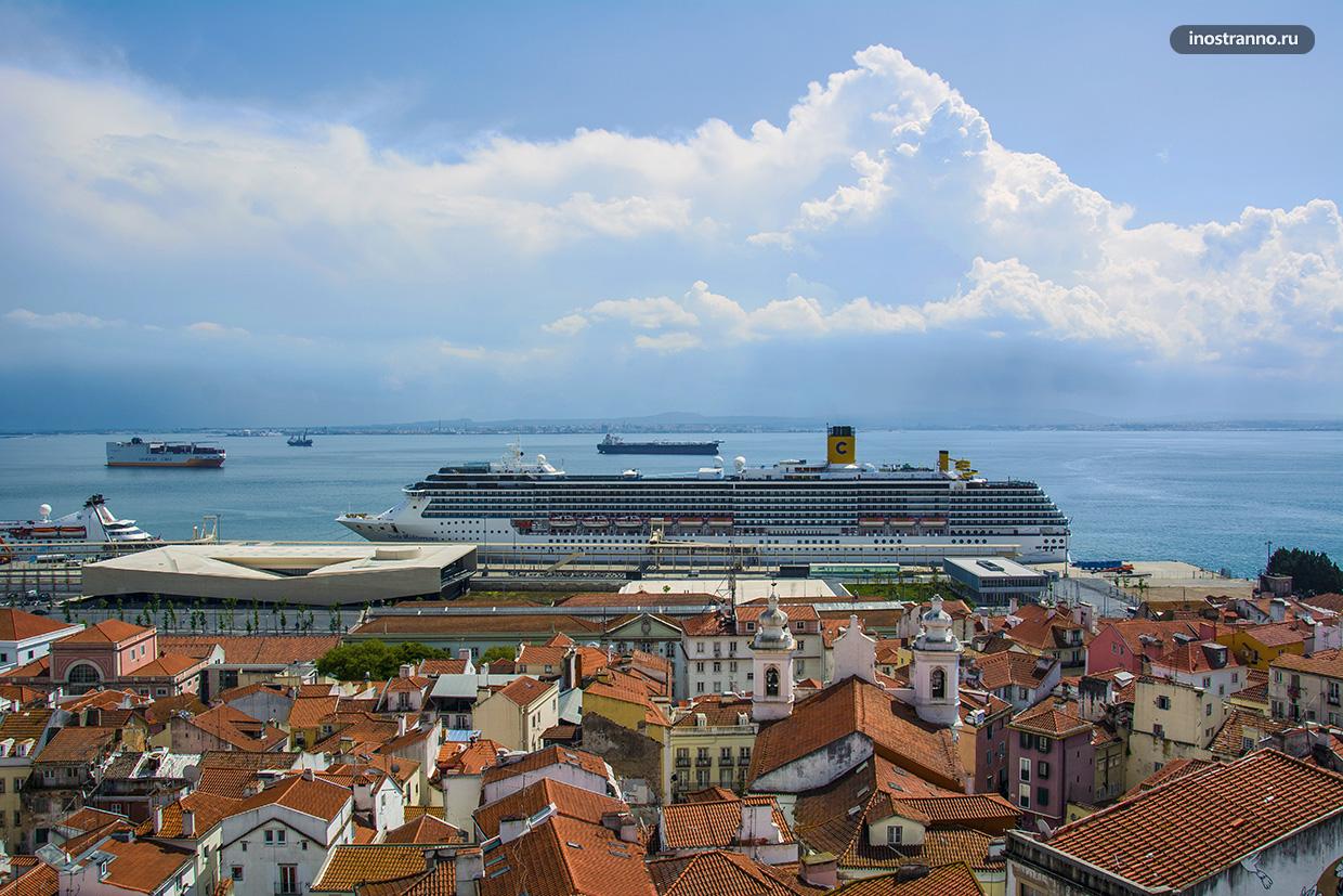 Круизный лайнер в Лиссабоне