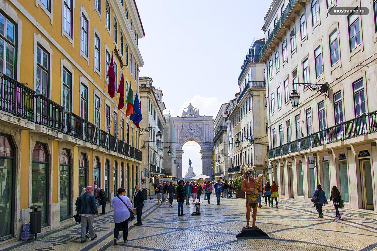 Пешеходная улица в Лиссабоне развлечения