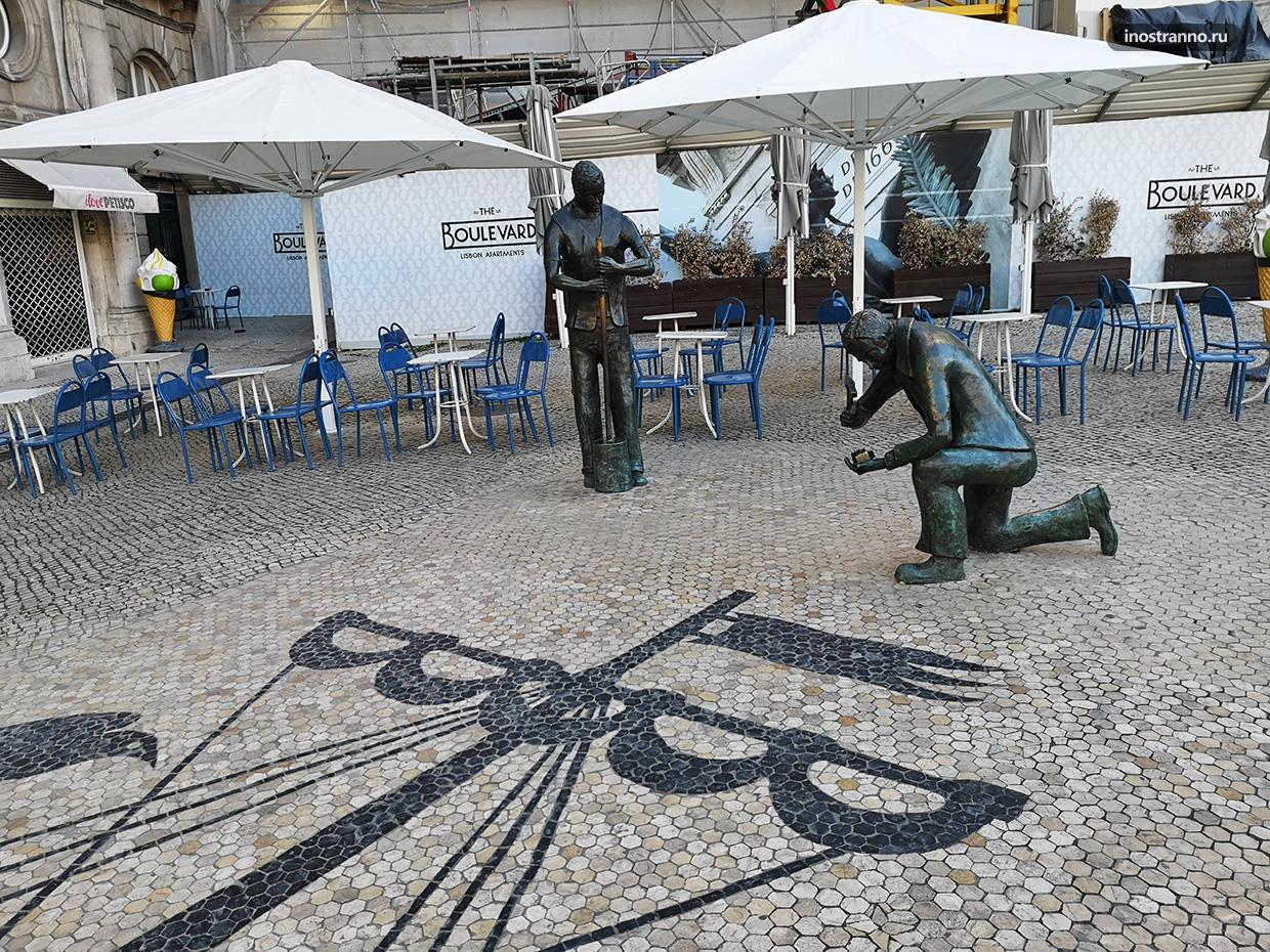 Необычная скульптура в Лиссабоне