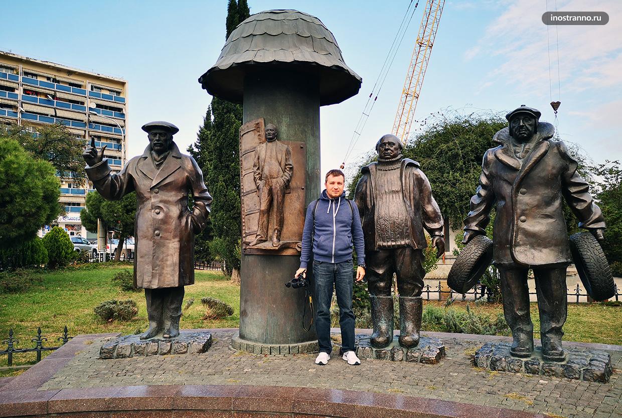 Памятник героям фильма Мимино в Тбилиси