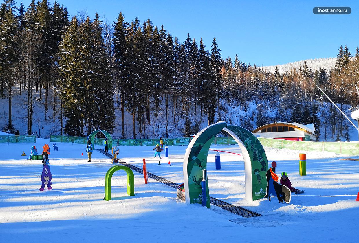 Тренировочная трасса катание на лыжах для детей в Чехии