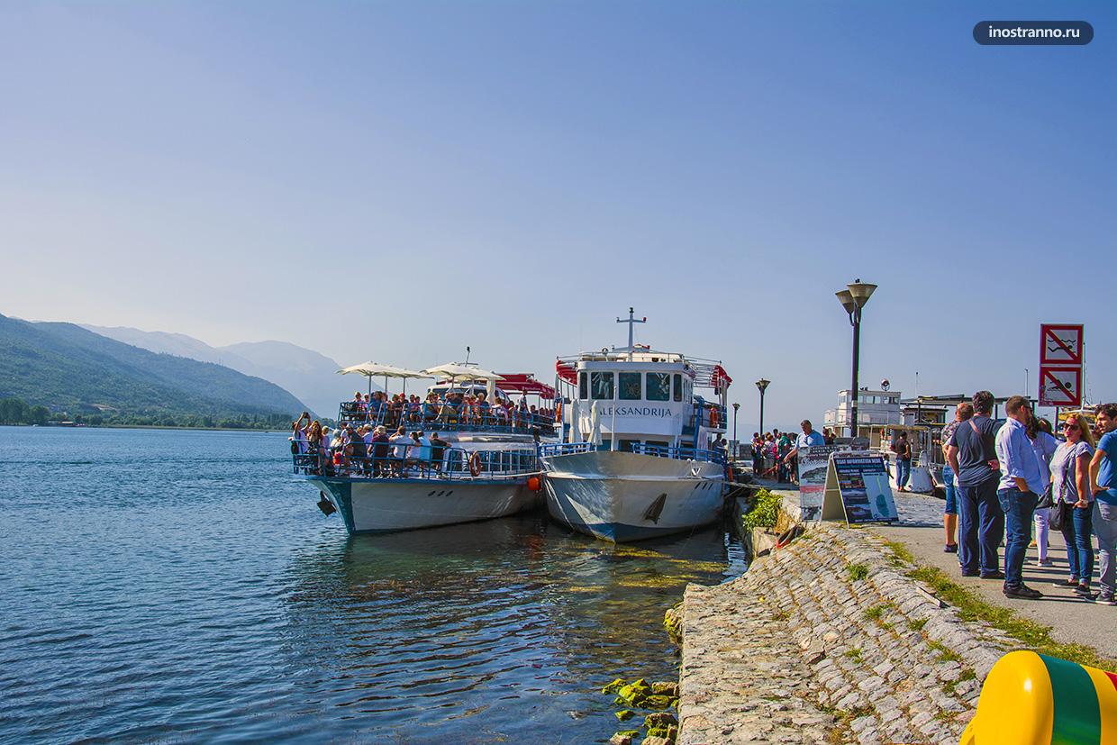 Кораблики на Охридском озере