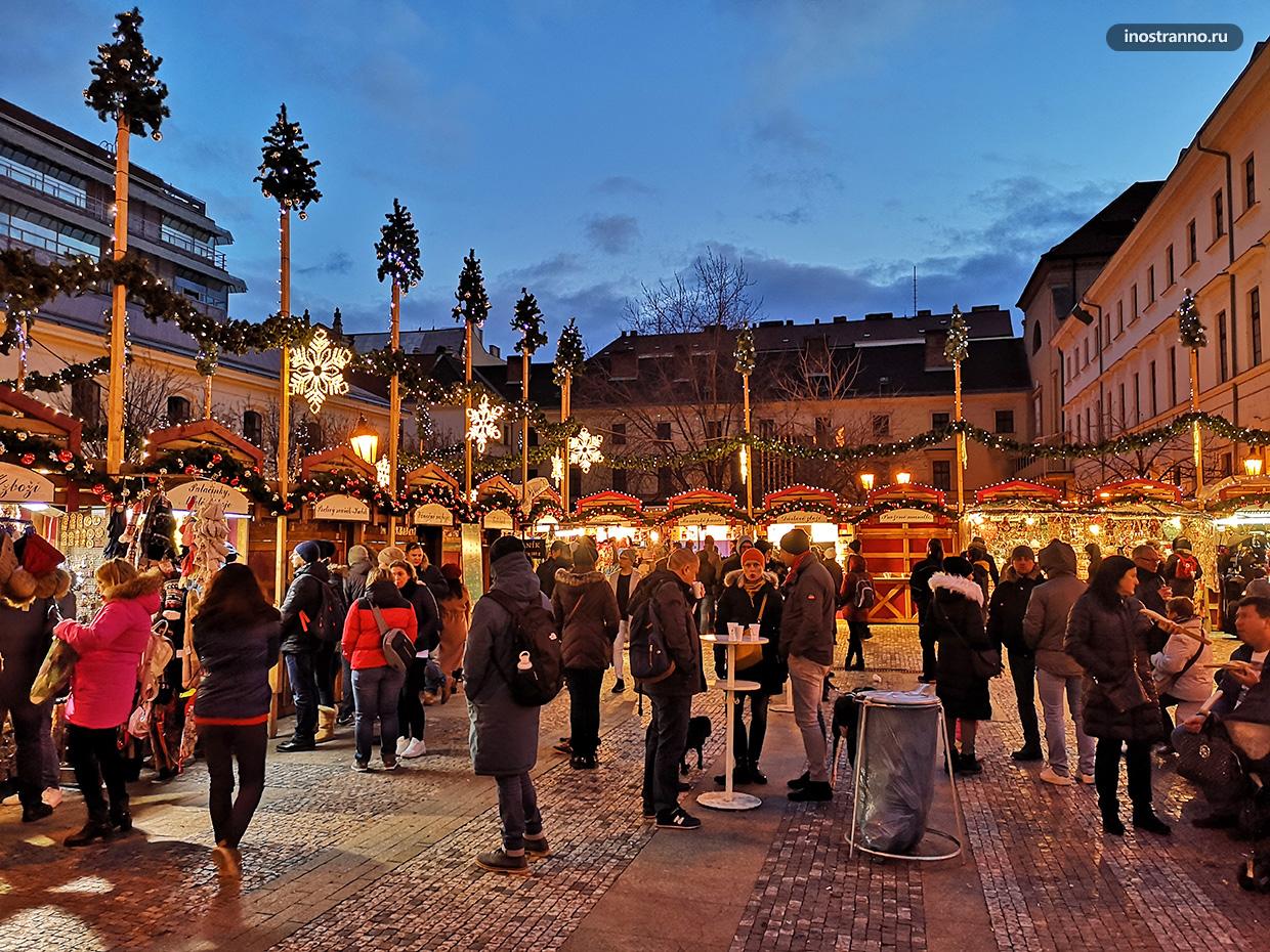 Рождественский рынок на площади Республики в Праге