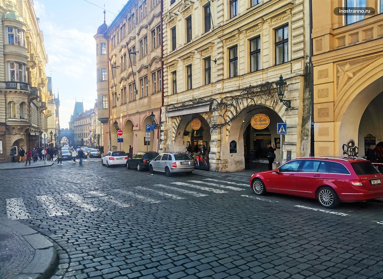 Малостранская площадь в Праге