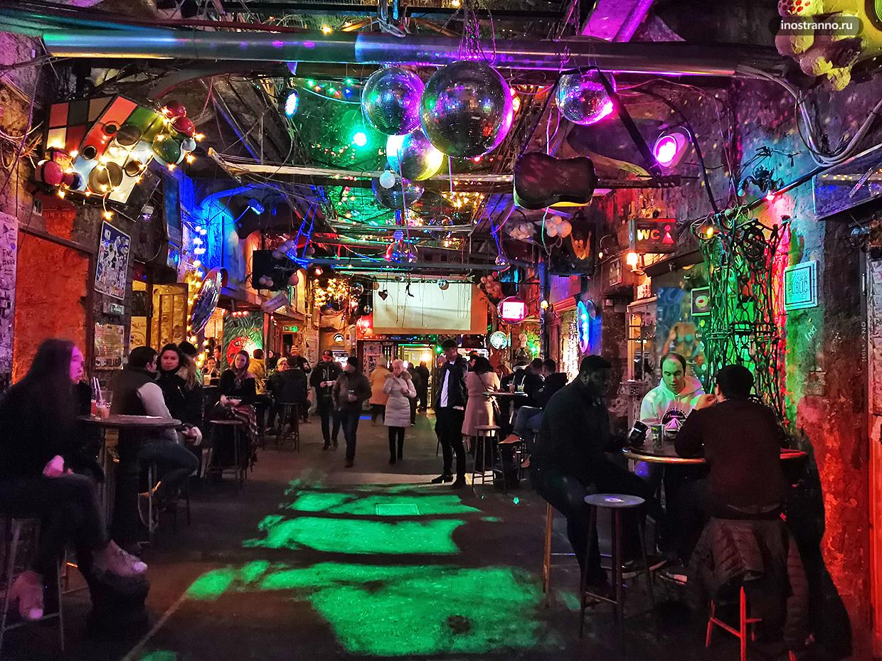 Руин-бар Симпла Керт в Будапеште