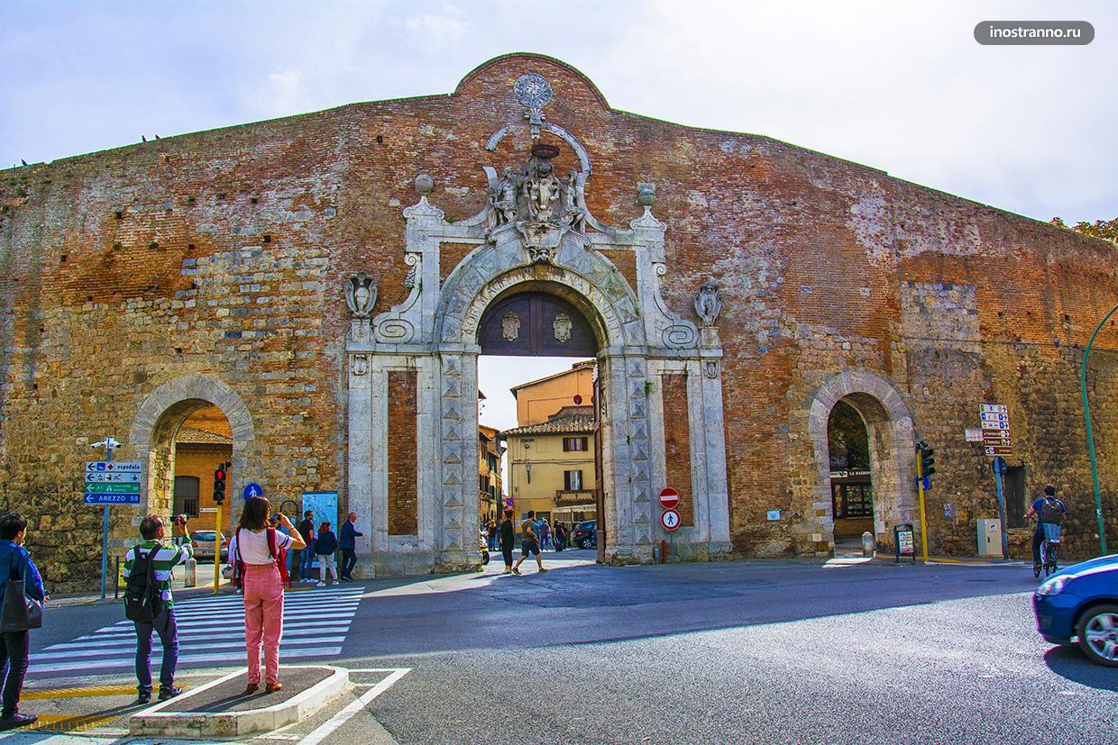 Ворота Камолия в Сиене