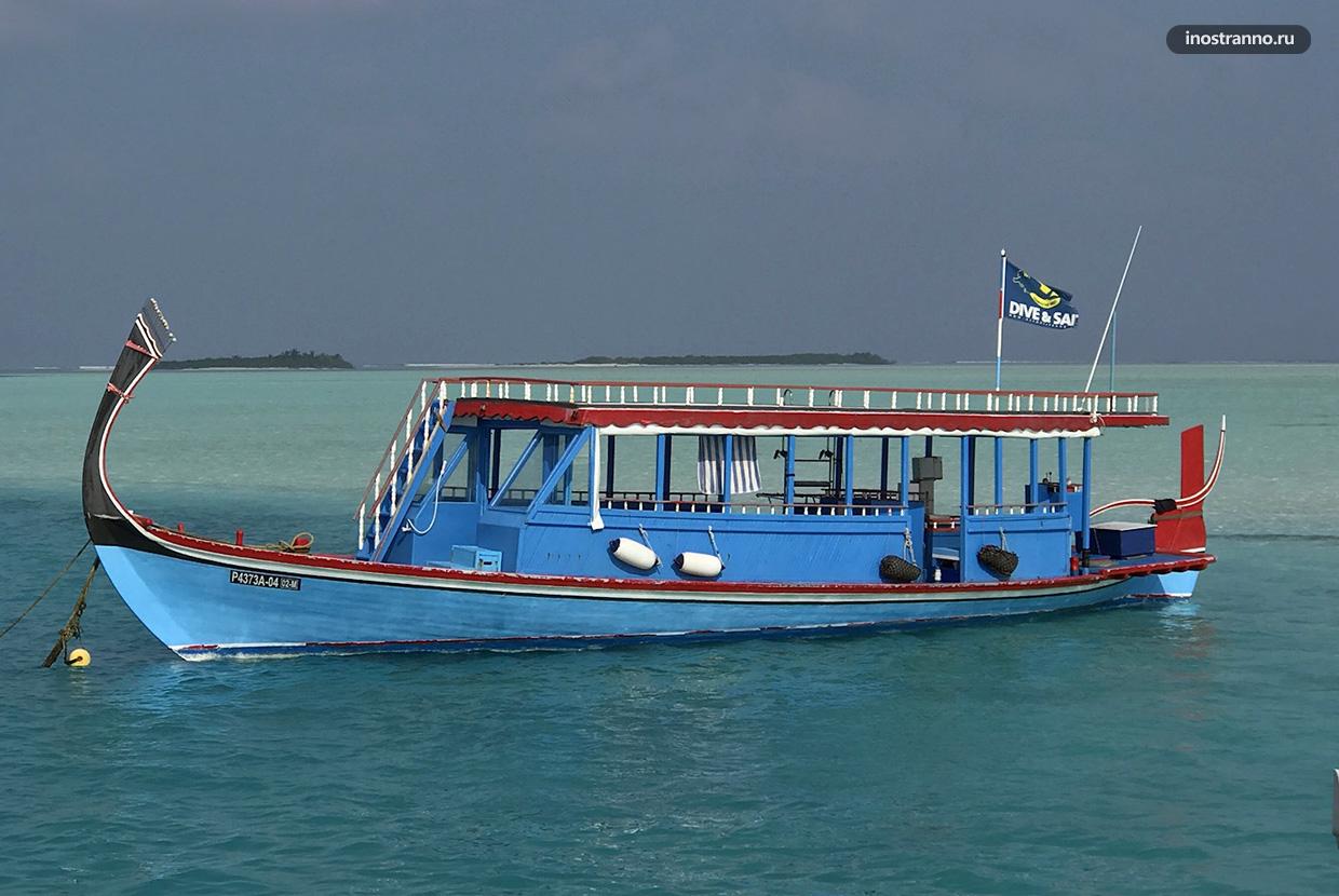 Традиционная лодка дони на Мальдивах