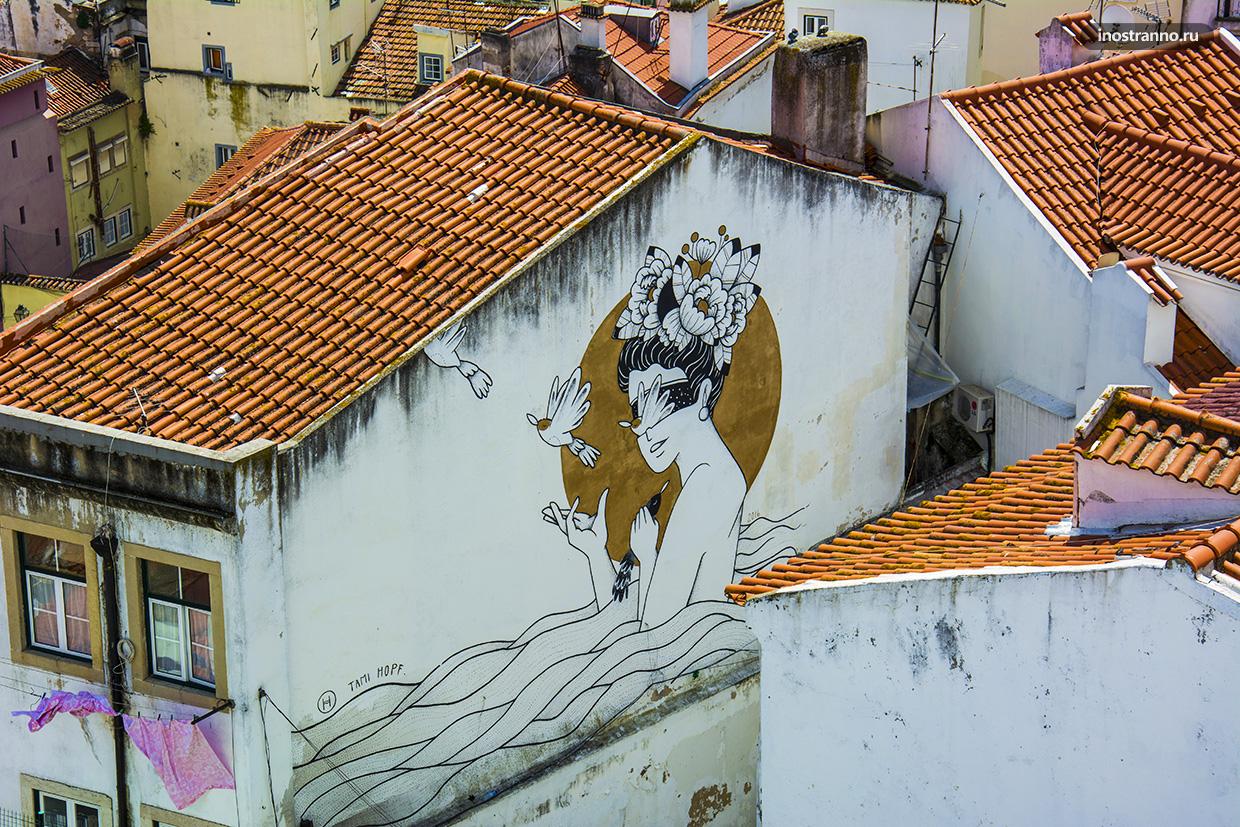 Изящное граффити мурал в Лиссабоне