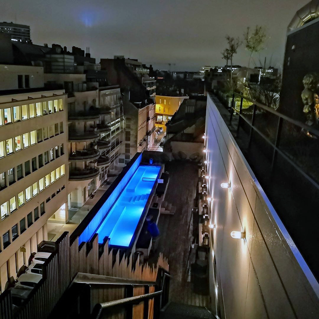 Jam Hotel отель в Брюсселе с открытым бассейном на крыше
