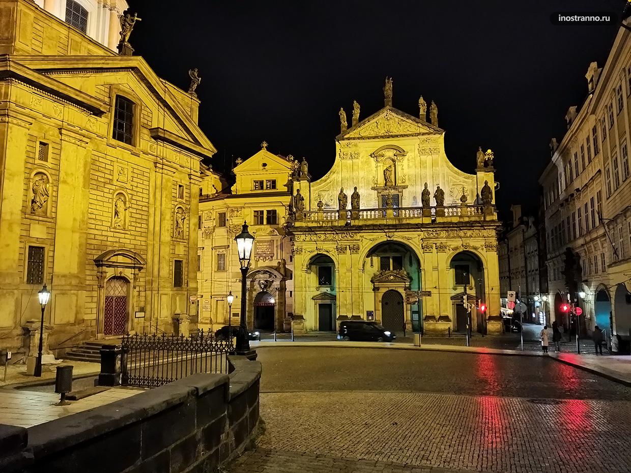 Церковь в Праге ночью