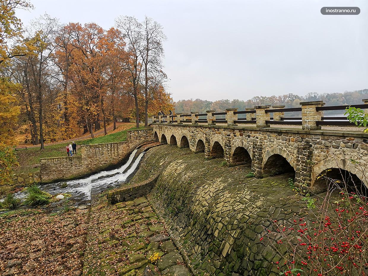 Красивая плотина в Праге Почерницкий пруд