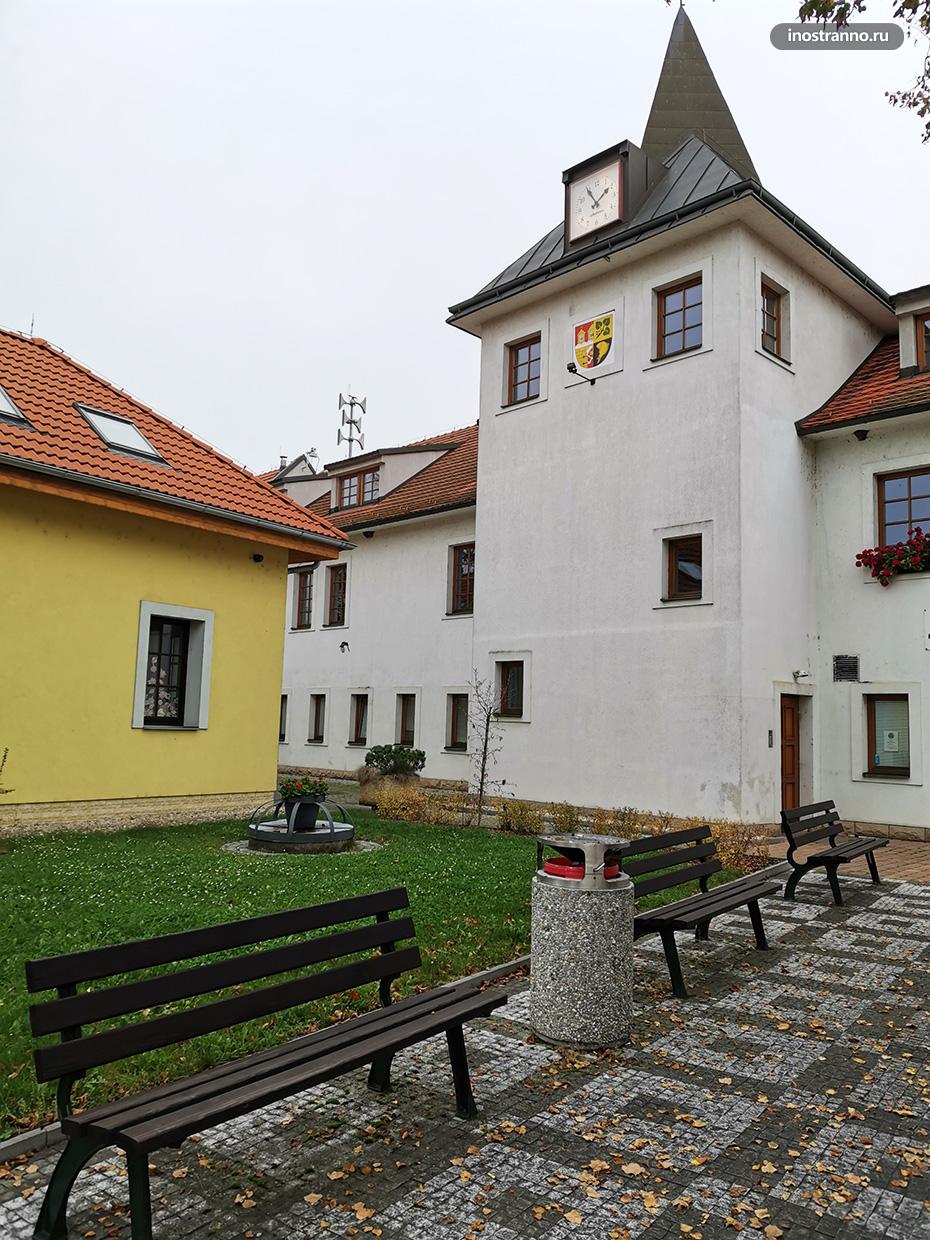 Малоизвестный замок Дольни Почернице рядом с Прагой