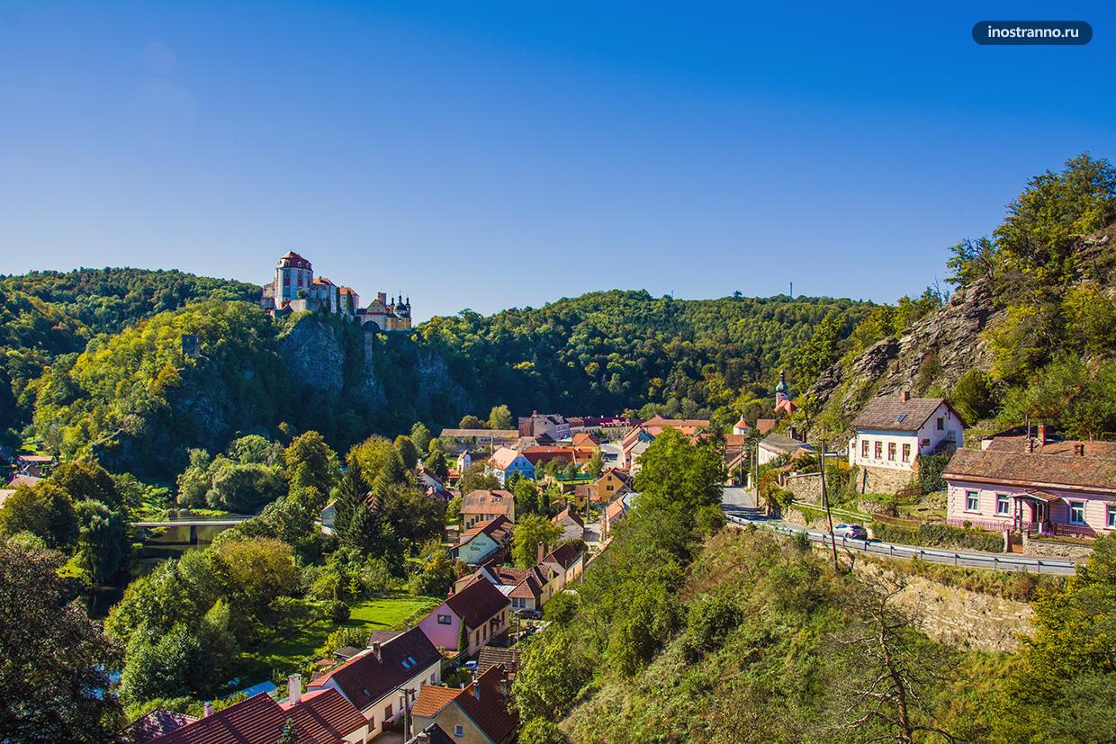 Чешская деревня с замком