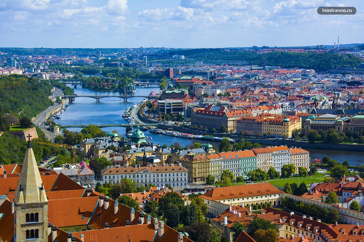 Красные крыши и архитектура Праги