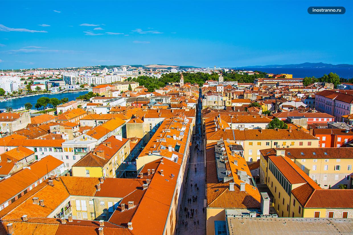 Фото красивого европейского города с высоты смотровой