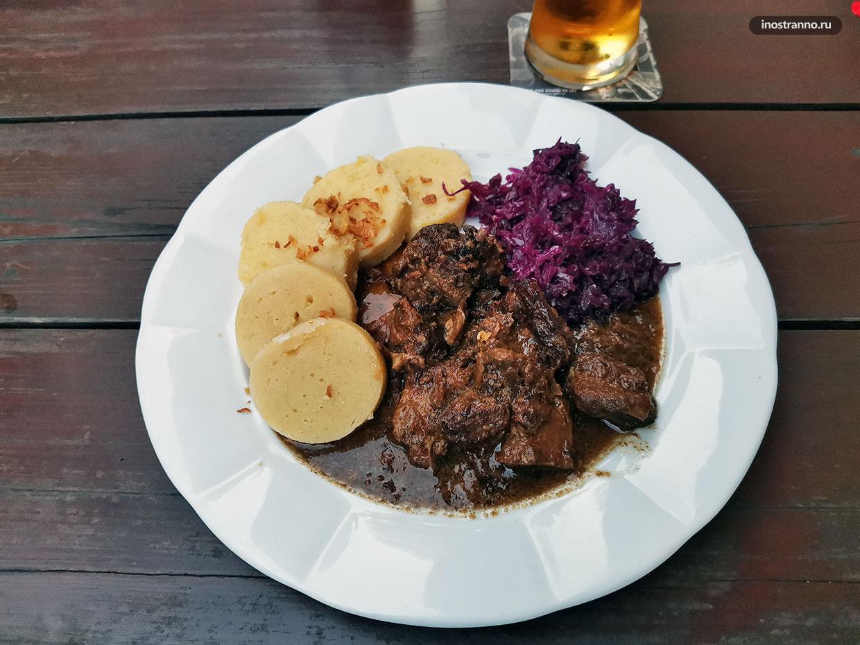 Чешское мясное блюдо с кнедликами