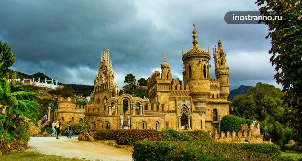 Удивительный замок Коломарес в Испании